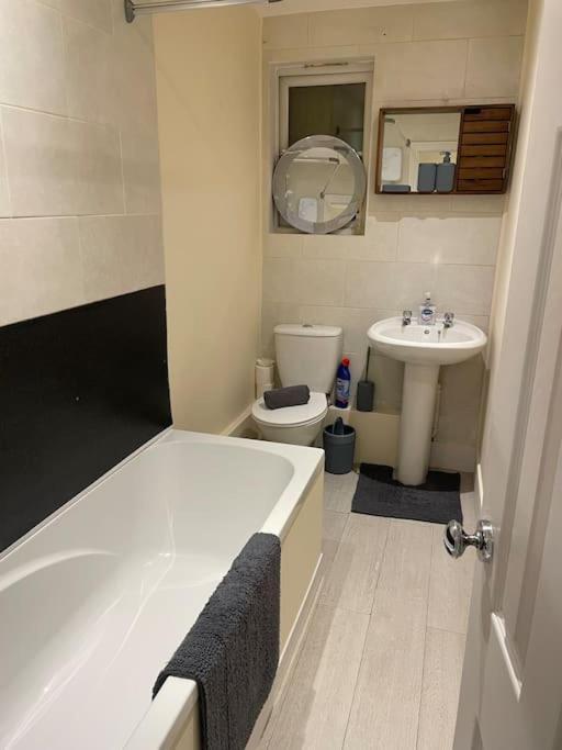 Flat 3 Meadow View Cozy Getaway Apartment Hurst Ngoại thất bức ảnh